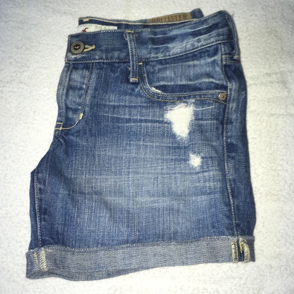 ⬇️ BUY ONE GET ONE LISTING FREE Hollister Shorts!!